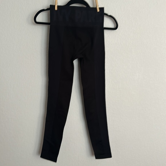 NWOT IVY PARK X ADIDAS circular three stripe leggings black XS - Picture 3 of 7